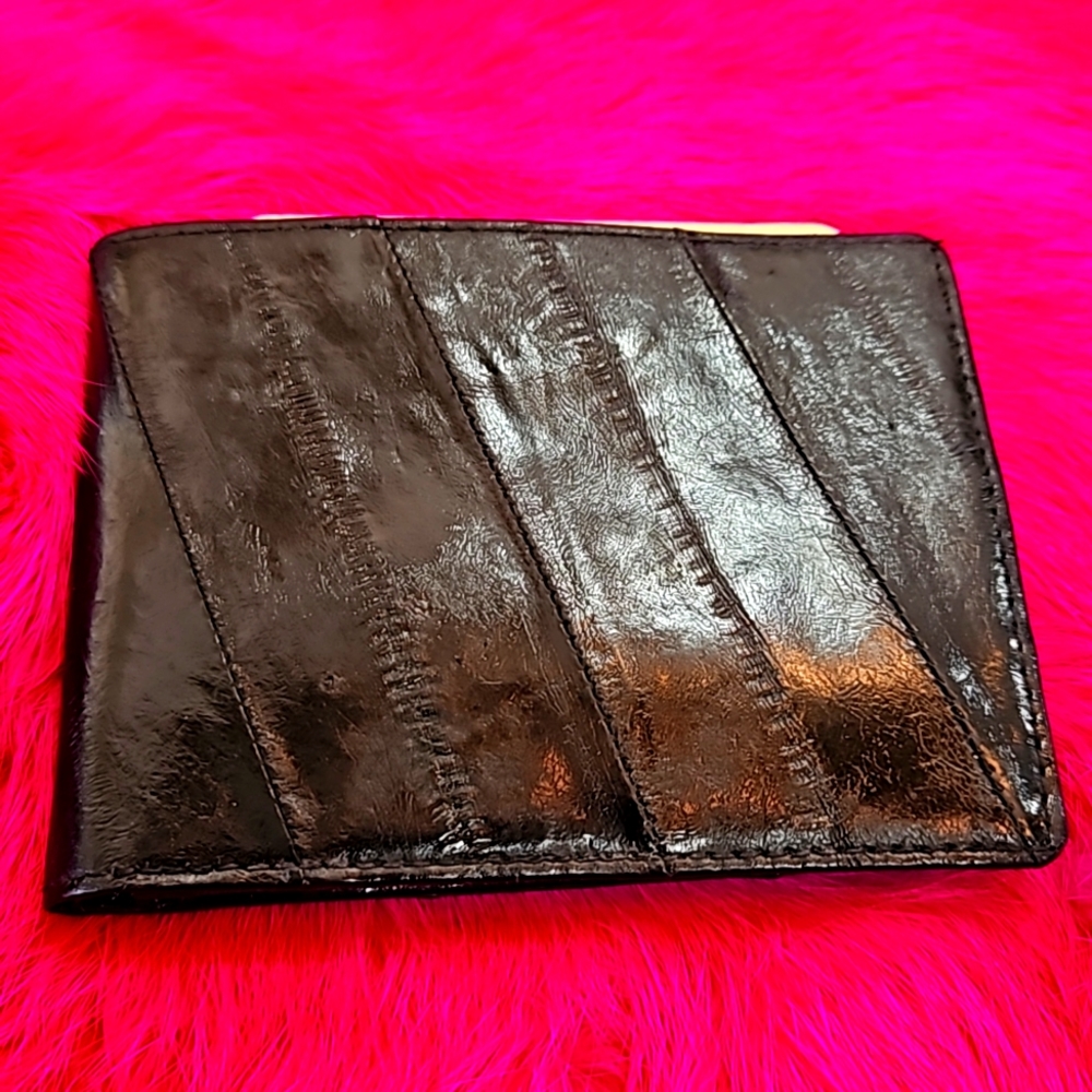 VINTAGE BLACK EEL-SKIN TRI FOLD MENS WALLETβ VINTAGE MADE IN KOREA